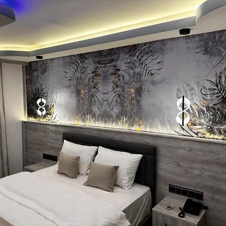 Blue Moonrise Стамбул