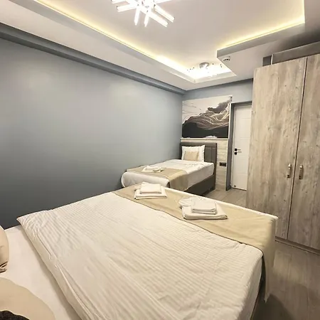 Blue Moonrise Стамбул