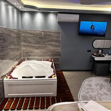 Blue Moonrise اسطنبول