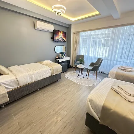 Blue Moonrise اسطنبول