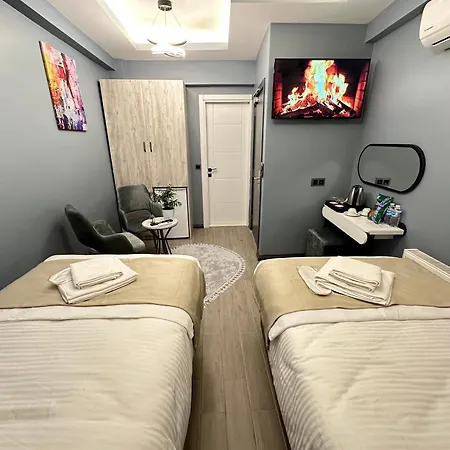 Blue Moonrise Κωνσταντινούπολη