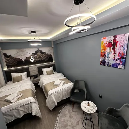 Blue Moonrise اسطنبول