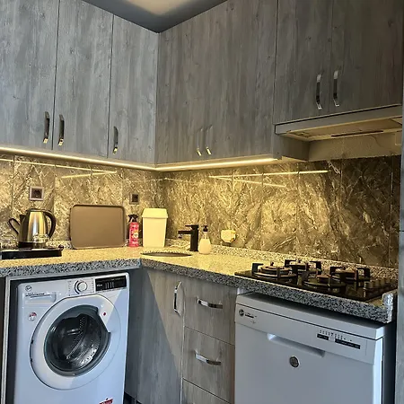 Blue Moonrise איסטמבול