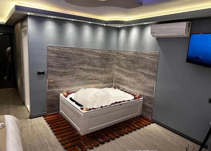 Blue Moonrise イスタンブール